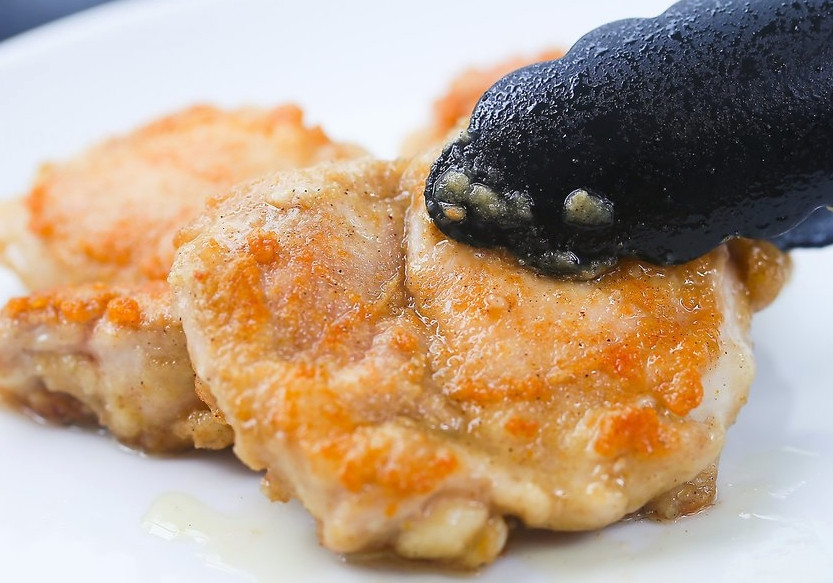 1. Этап. Оригинальный рецепт курицы: Уберите курицу из сковороды.