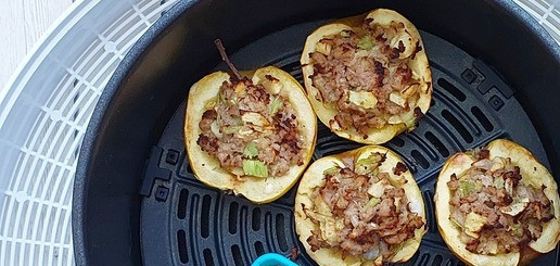 1. Этап. Запеченные яблоки с фаршем индейки: Запекать до готовности. Я запекала в аэрогриле при Т 180° около 10 минут.