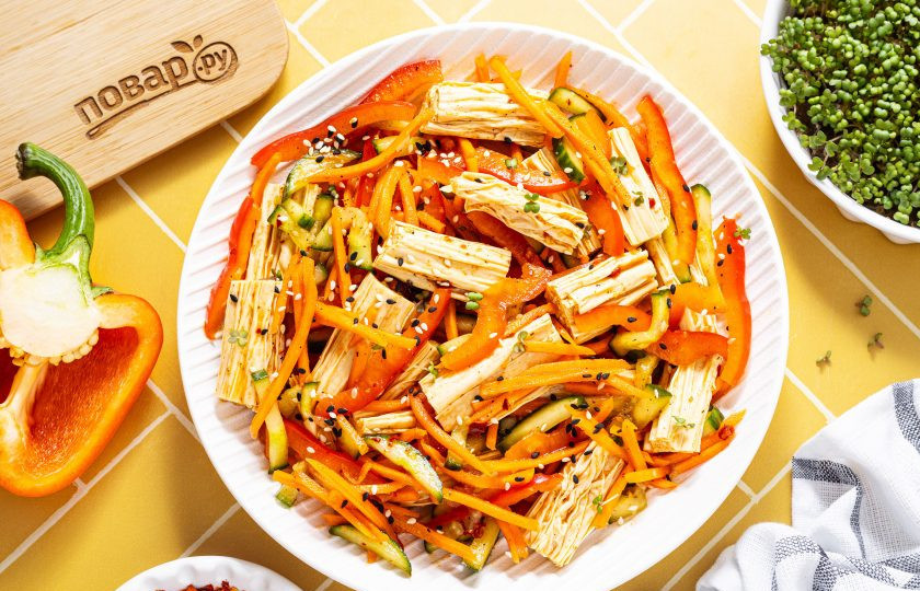 1. Этап. Соевая спаржа с овощами: Соевая спаржа с овощами готова, перед подачей закуску можно посыпать жареным кунжутом. Приятного вам аппетита!