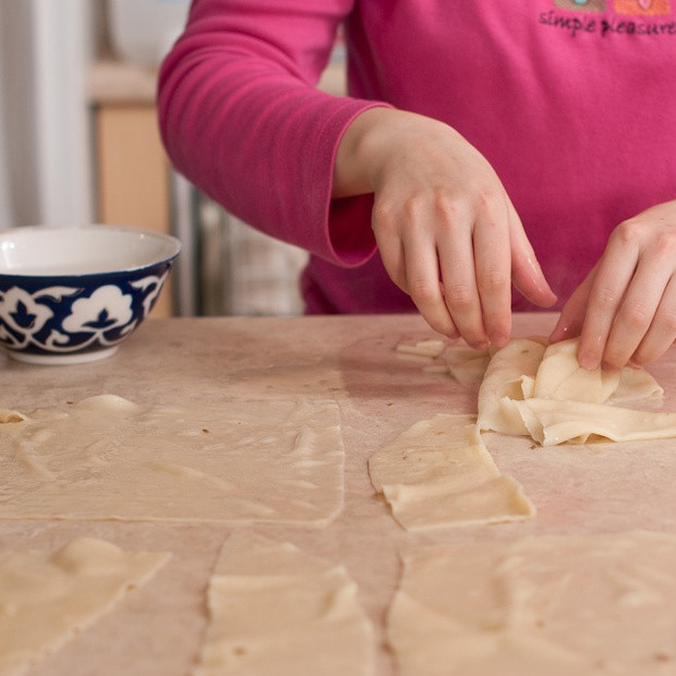 1. Этап. Норин: Подсушите листы из теста минут 15.