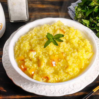 Янтарная каша из пшена с яблоками