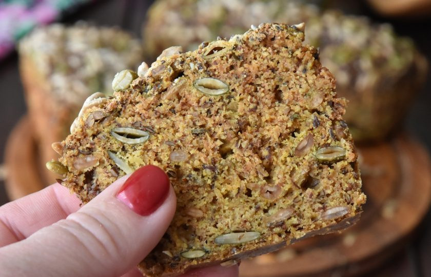 1. Этап. Хлеб из пшена и зеленой гречки: В зависимости от степени измельчения составляющих теста текстура готового хлеба может меняться.