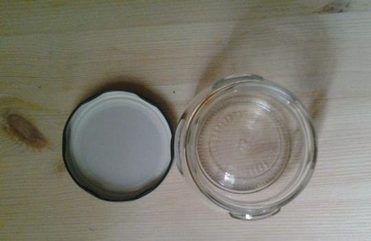 1. Этап. Горчица на рассоле из помидоров: 2. Для того, чтобы удобно было хранить горчицу, выбираем банку с плотно закручивающейся крышкой, рекомендуем ее простерилизовать и высушить.