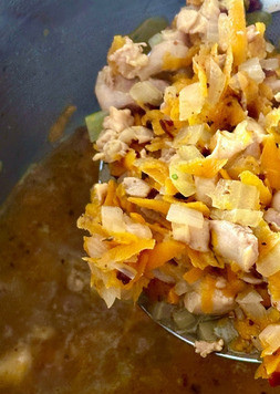 1. Этап. Солянка. Курица. Бульон. Капуста: И еще минут десять потомил.