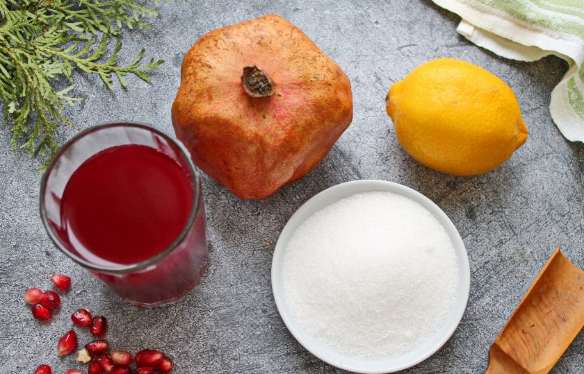 1. Этап. Варенье из гранатовых зерен: Подготовьте все необходимые ингредиенты для приготовления варенья из зернышек граната.