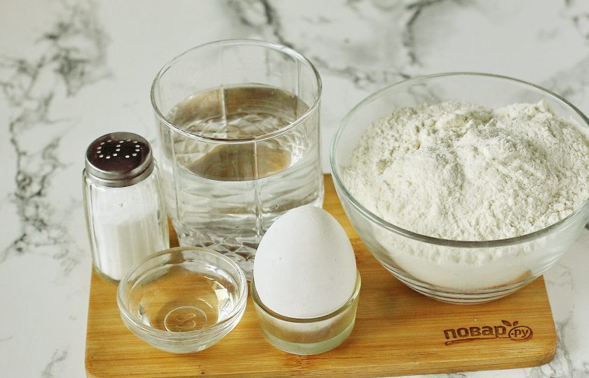 1. Этап. Универсальное тесто для пельменей и мантов: Подготовьте все ингредиенты.