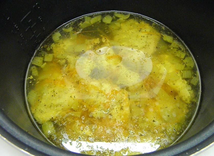 1. Этап. Подлива из курицы: Подлива из курицы готова! Подавайте каши или картофельное пюре, макароны с такой подливой и кусочком мяса. Приятного!