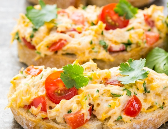 1. Этап. Бутерброды с консервированной курицей: Приятного аппетита!