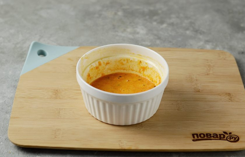 1. Этап. Облепиховый глинтвейн: Облепиху заранее разморозьте, переберите и промойте. Измельчите блендером.