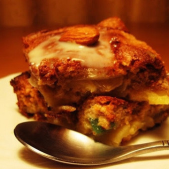 Шарлотка с сухофруктами