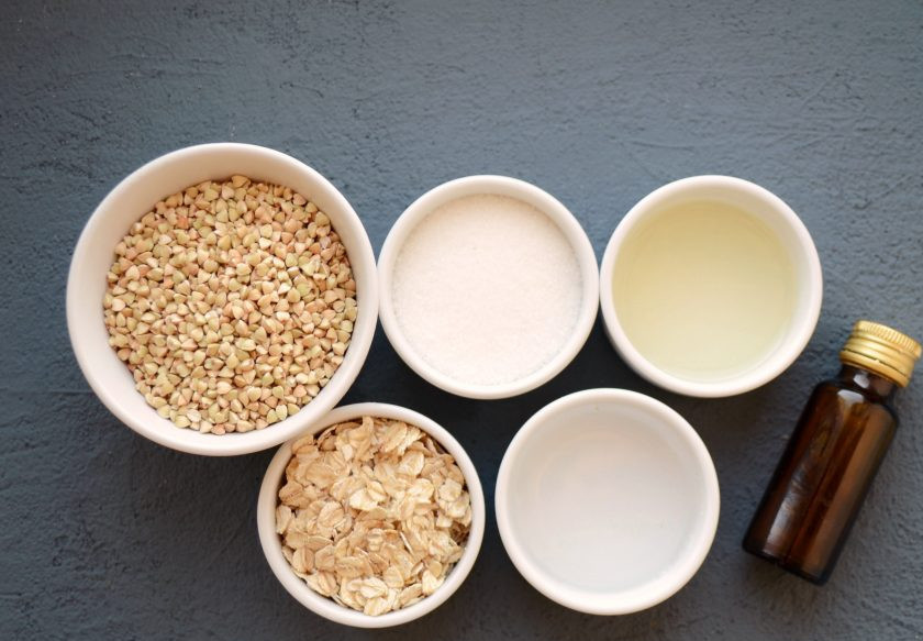 1. Этап. Печенье из зеленой гречки: Подготовьте все ингредиенты. Разогрейте духовку до 165 градусов.