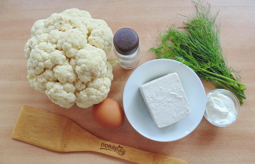 1. Этап. Цветная капуста с фетой: Подготовьте ингредиенты для приготовления цветной капусты с сыром фета.