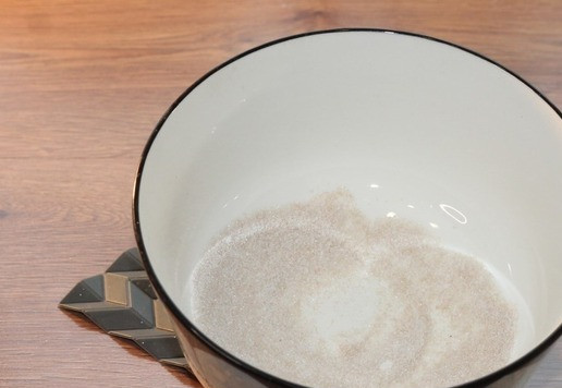 1. Этап. Пирожки «Придорожные»: 2. В большой миске смешиваем дрожжи (5 гр) с сахаром (1 ст. л.), ванильным сахаром (1 пак.),..