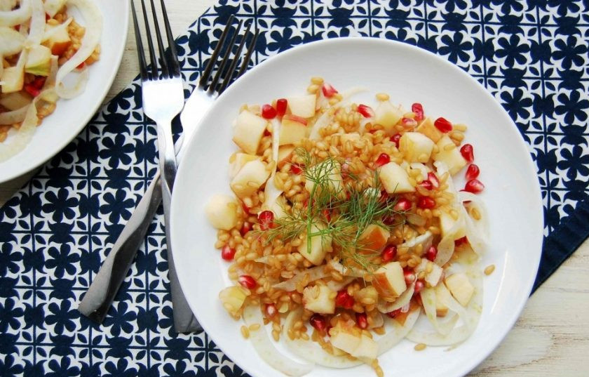 1. Этап. Салат из пшеницы с яблоком: 5. Перемешайте ингредиенты. добавив заправку. Приятного аппетита!