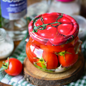 Помидоры с водкой на зиму