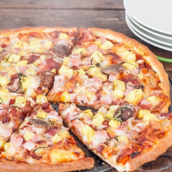 Пицца гавайская с ананасами