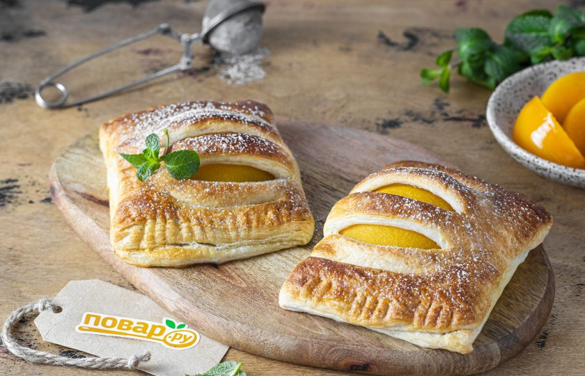 1. Этап. Слойки с консервированными персиками: Слойки с консервированными персиками готовы, приятного аппетита!