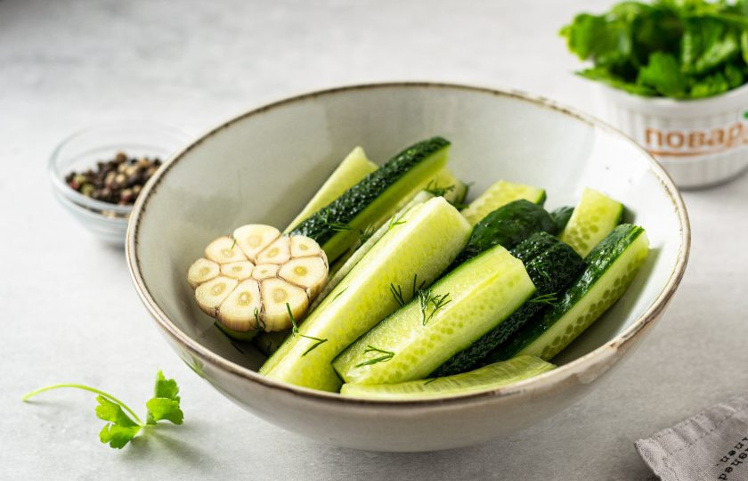 1. Этап. Быстрые малосольные огурчики: Перед подачей малосольные огурцы можно разрезать на четвертинки или кружочками. Приятного аппетита!