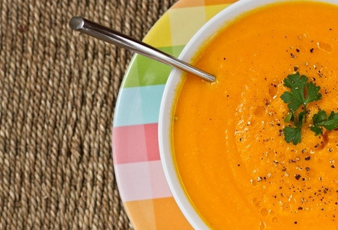 1. Этап. Суп-пюре с яблоками и морковью: Добавьте в суп-пюре соль и перец по вкусу. Подавайте блюдо с гренками и зеленью. Приятного аппетита!