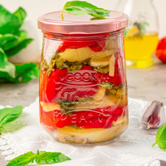 Перец с базиликом на зиму