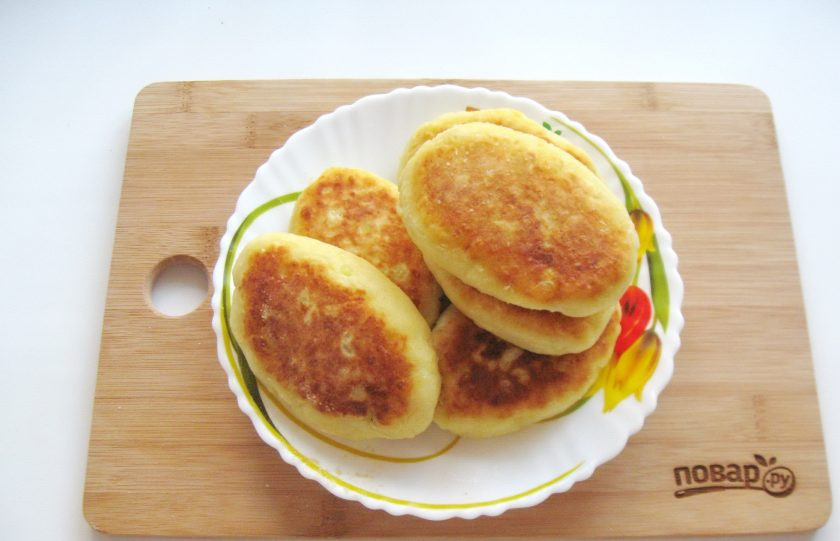 1. Этап. Жареные картофельные пирожки с квашеной капустой: Картофельные пирожки с квашеной капустой готовы.