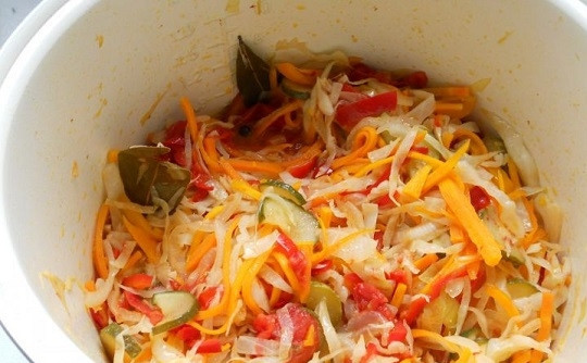 1. Этап. Салат Охотничий с капустой на зиму: 6. Теперь нужно проварить его, включив программу 