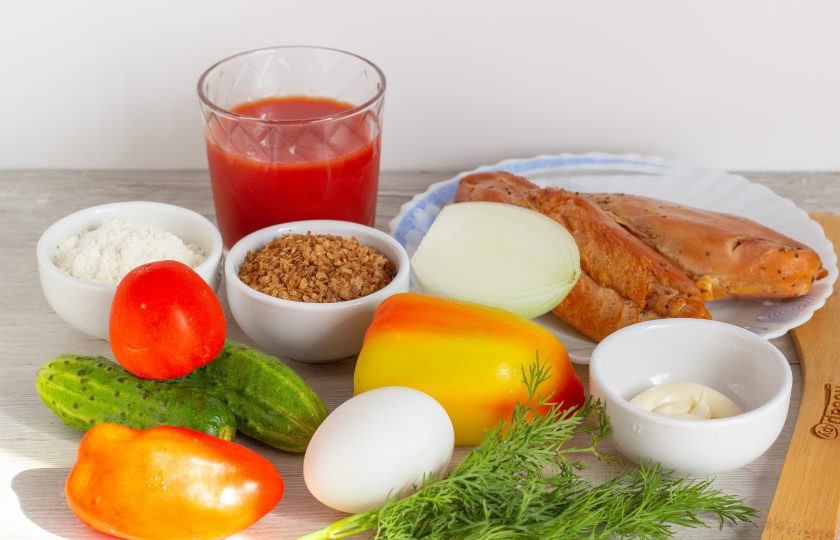 1. Этап. Курица с овощами на гречневой галете: Подготовьте все необходимые ингредиенты. Повторюсь, что куриное филе нам нужно готовое.