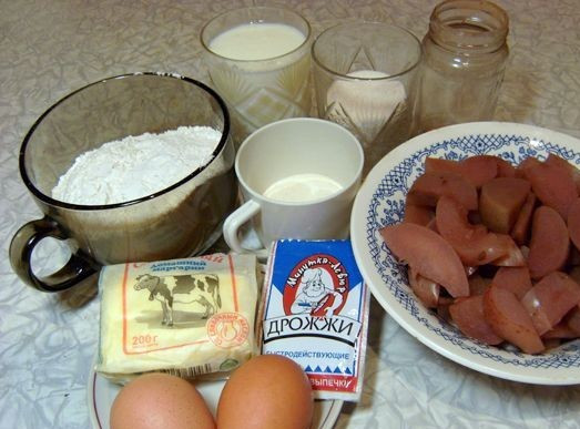 1. Этап. Шарлотка из сушеных яблок: Подготовьте продукты.