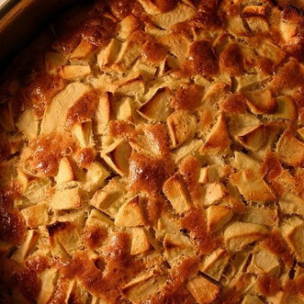 Шарлотка с яблоками без яиц