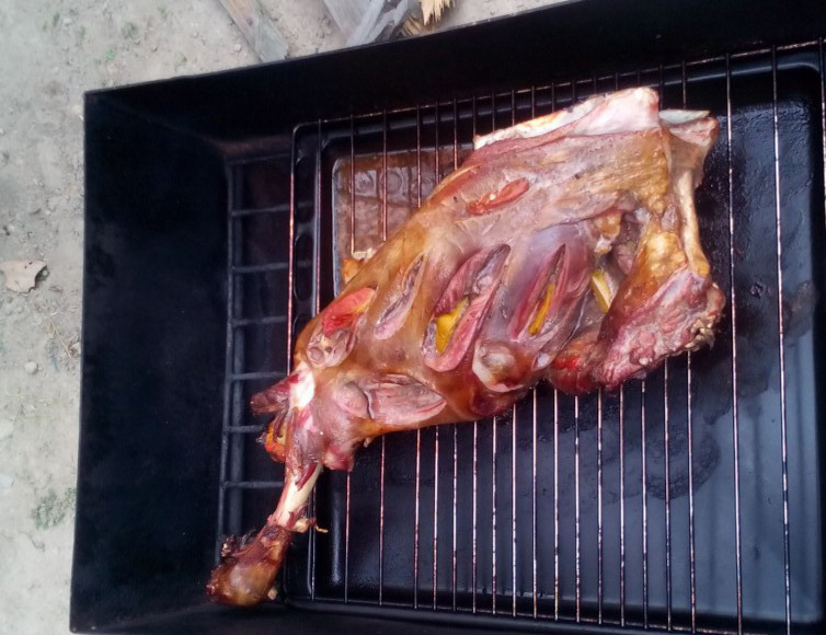 1. Этап. Баранина в коктальнице: Такая вкуснотень у нас получилась! Можно подавать на стол с любым гарниром. Питательный и ароматный вкус блюда порадует любого гостя. Приятного аппетита!