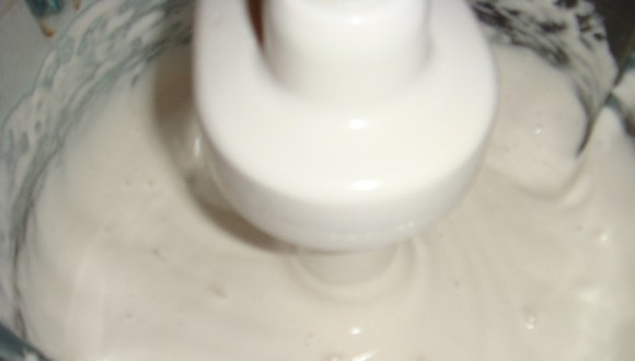 1. Этап. Безе без яиц на воде: Также добавляем ванилин, тщательно взбиваем.