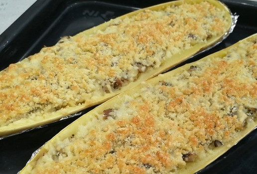 1. Этап. Кабачок, фаршированный грибами и сыром: Запекать в духовке при t = +200C с конвекцией до румяной корочки (~ 15 мин. )