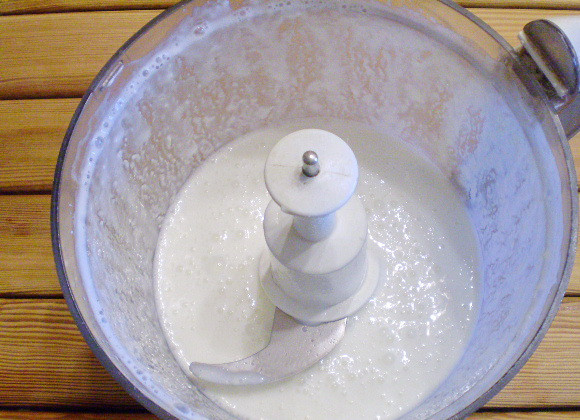 1. Этап. Смузи яблочный: 4. Пюрируем до тех пор, пока масса не станет однородной. Смузи яблочный готов! Приятного!