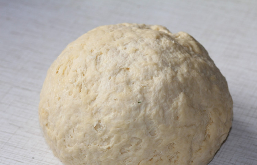 1. Этап. Вареники с квашеной капустой: Из этих ингредиентов замешиваем густое и эластичное тесто.