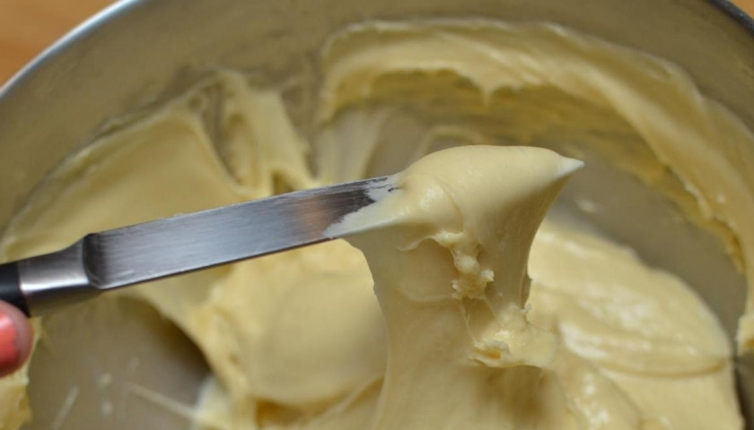 1. Этап. Тесто на куличи: Тесто должно получиться однородным и эластичным. Накрываем его полотенцем и оставляем в тепле расти еще около часа.