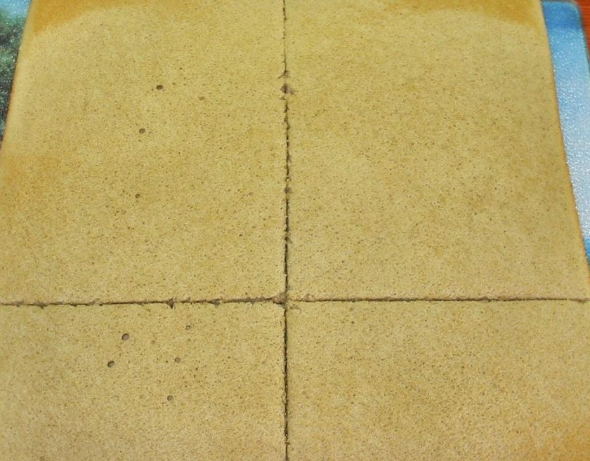 1. Этап. Тирамису Вива Италия: 8. Остывший бисквит разрезаем на 4 части.