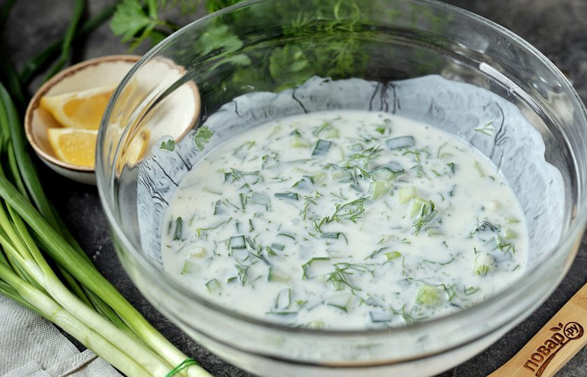 1. Этап. Летний суп на кефире: Тщательно все перемешайте, попробуйте на вкус, если соли и кислоты достаточно, тогда отправьте миску в холодильник хотя бы на час, чтобы суп хорошо охладился.