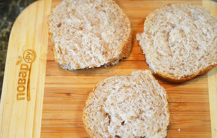 1. Этап. Ассорти из канапе: Четвертый вариант. Из хлеба вырубите кружки.