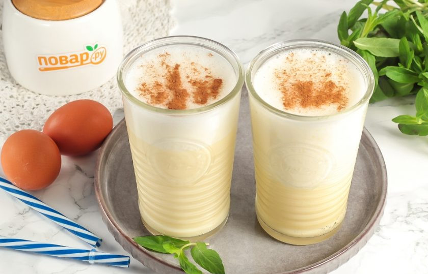 1. Этап. Молочно-яичный коктейль: Присыпьте коктейль сверху щепоткой молотой корицы и сразу же подайте к столу.