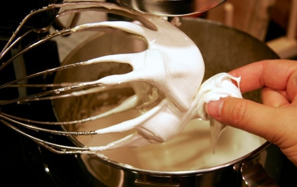 1. Этап. Нуга: 5. Вот такая аппетитная нуга в домашних условиях получается.