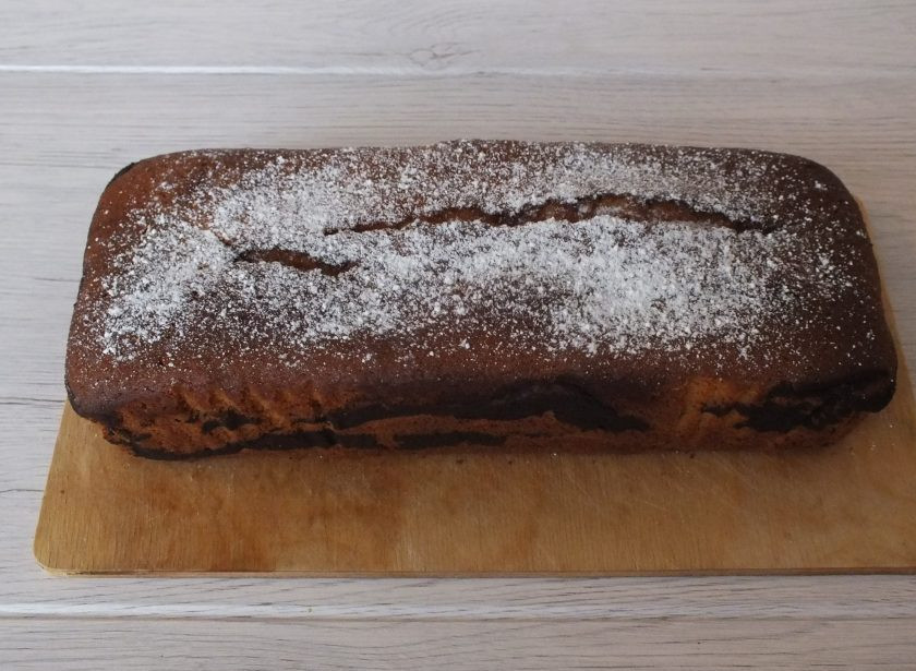 1. Этап. Кекс с яблочным пюре: Переложите на доску или блюдо, охладите. После, по желанию, присыпьте сахарной пудрой.