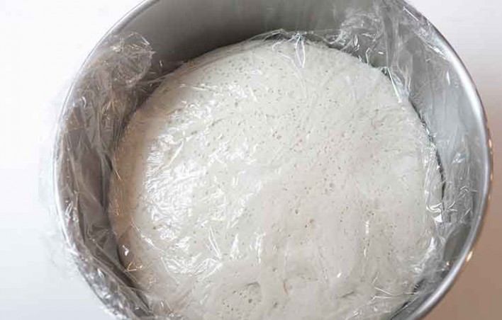 1. Этап. Хлеб из картофеля: 4. Тесто должно увеличиться как минимум в два раза.