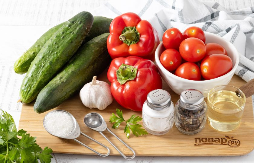 1. Этап. Огуречник: Подготовьте все ингредиенты.