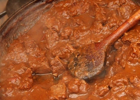 1. Этап. Говядина с овощами: И продолжаем готовить еще минут 15-20, пока овощи не станут мягкими.