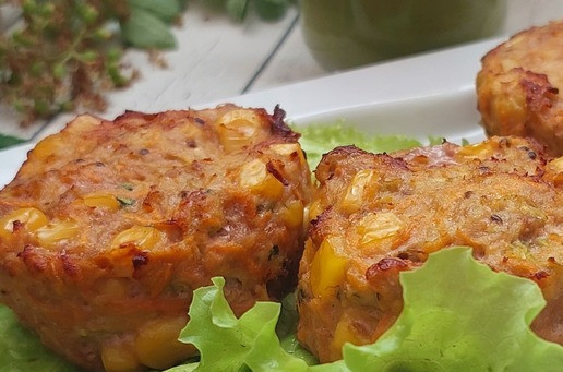 1. Этап. Котлеты из индейки в стиле Спорт-шик: Подавать на листьях салата