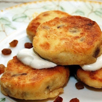 Сырники с яблоком и сухофруктами