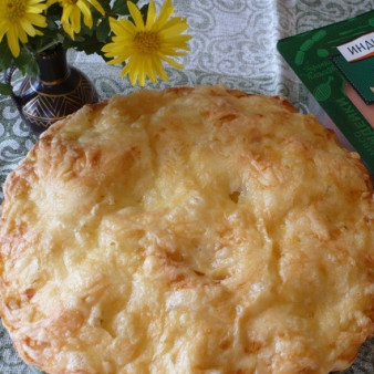 Пирог отрывной с сосисками и сыром