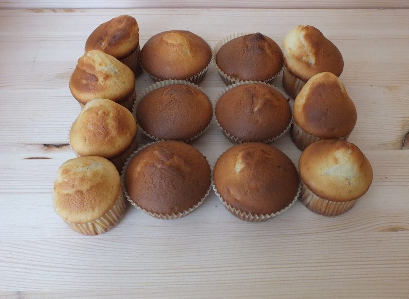 1. Этап. Пасхальные куличи на разрыхлителе: Готовые куличи извлеките из форм и охладите.