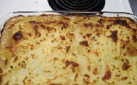 1. Этап. Картофельная запеканка с мясом: Запеканка должна получиться слегка коричневой сверху. Подаем на стол и приятного аппетита!