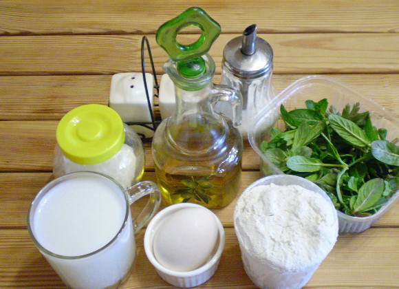 1. Этап. Блинчики с зеленью: 1. Приготовим продукты. В качестве зелени у меня шпинат, мята и петрушка. Набор зелени можно менять по своему вкусу.